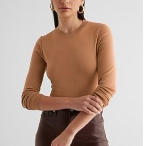 Express sleek cognac crew neck